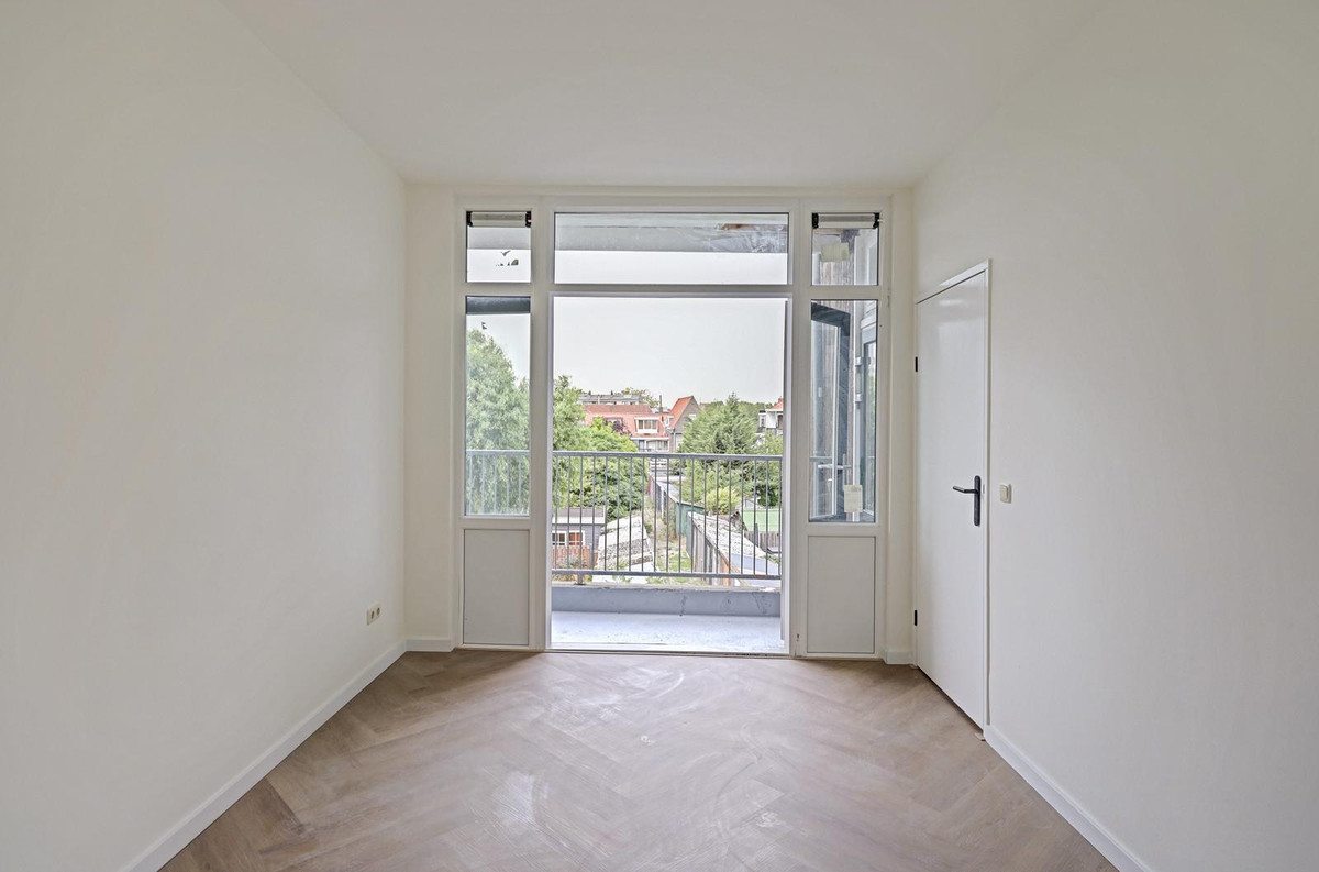 Appartement te koop: dr. Abraham Kuyperstraat 77, Vlaardingen