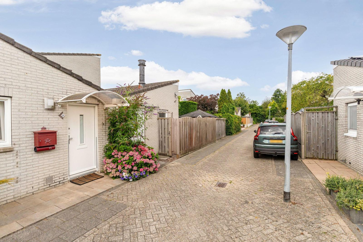 Tussenwoning te koop: P. Verhagenstraat 30, Almere
