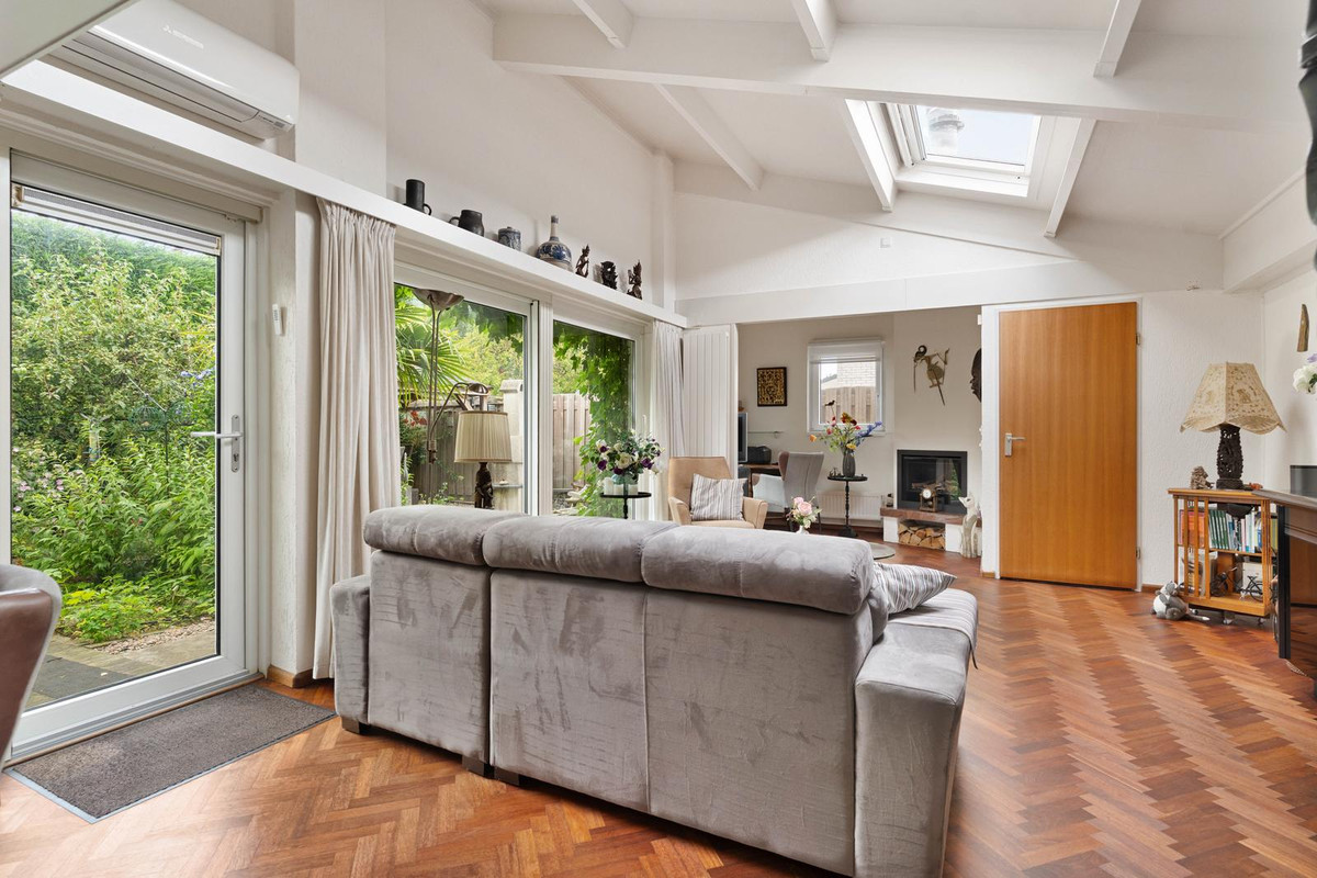 Tussenwoning te koop: P. Verhagenstraat 30, Almere