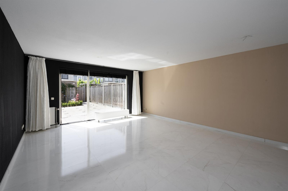 Tussenwoning te huur: Holbeinstraat 14, Almere