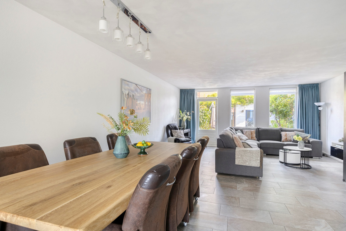 Hoekwoning te koop: Willemsbos 220, Hoofddorp
