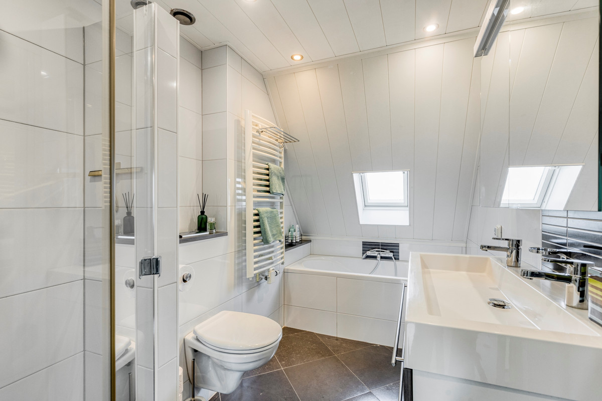 Hoekwoning te koop: Willemsbos 220, Hoofddorp