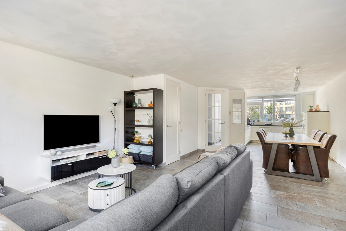 Hoekwoning te koop: Willemsbos 220, Hoofddorp