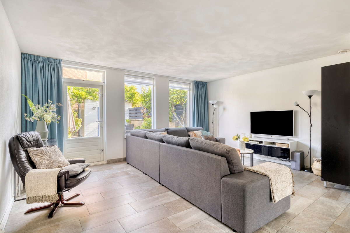 Hoekwoning te koop: Willemsbos 220, Hoofddorp