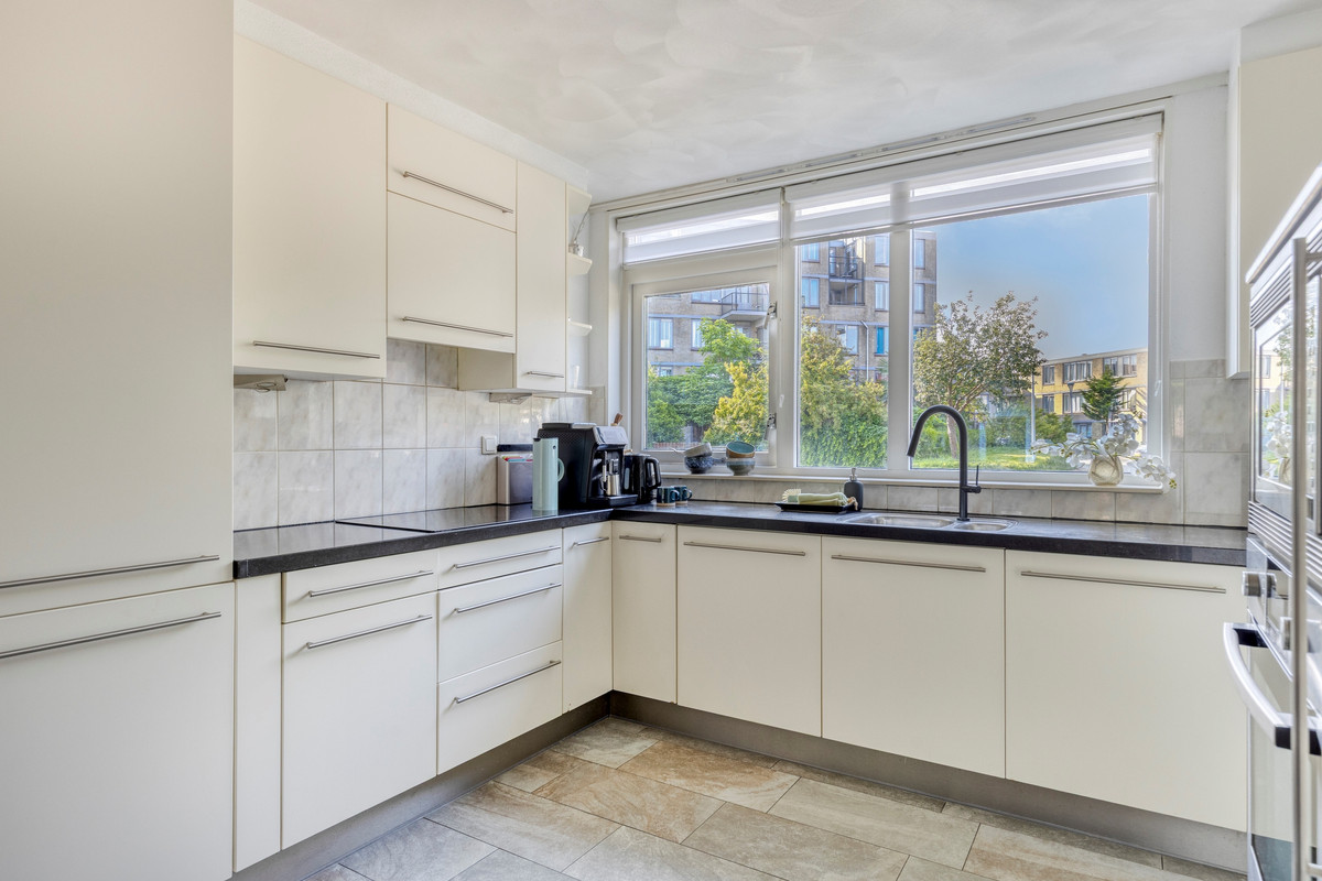 Hoekwoning te koop: Willemsbos 220, Hoofddorp