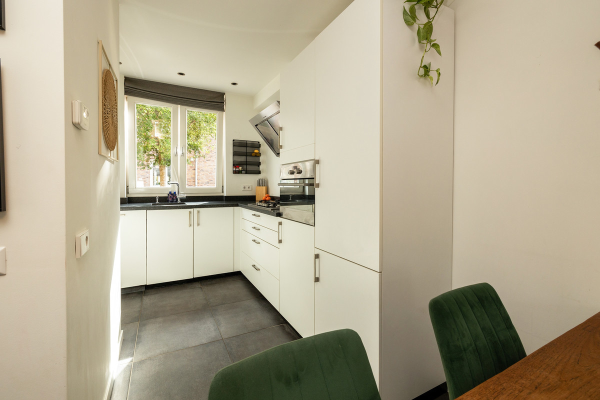 Tussenwoning te koop: Aan de Botersloot 4, Ammerstol