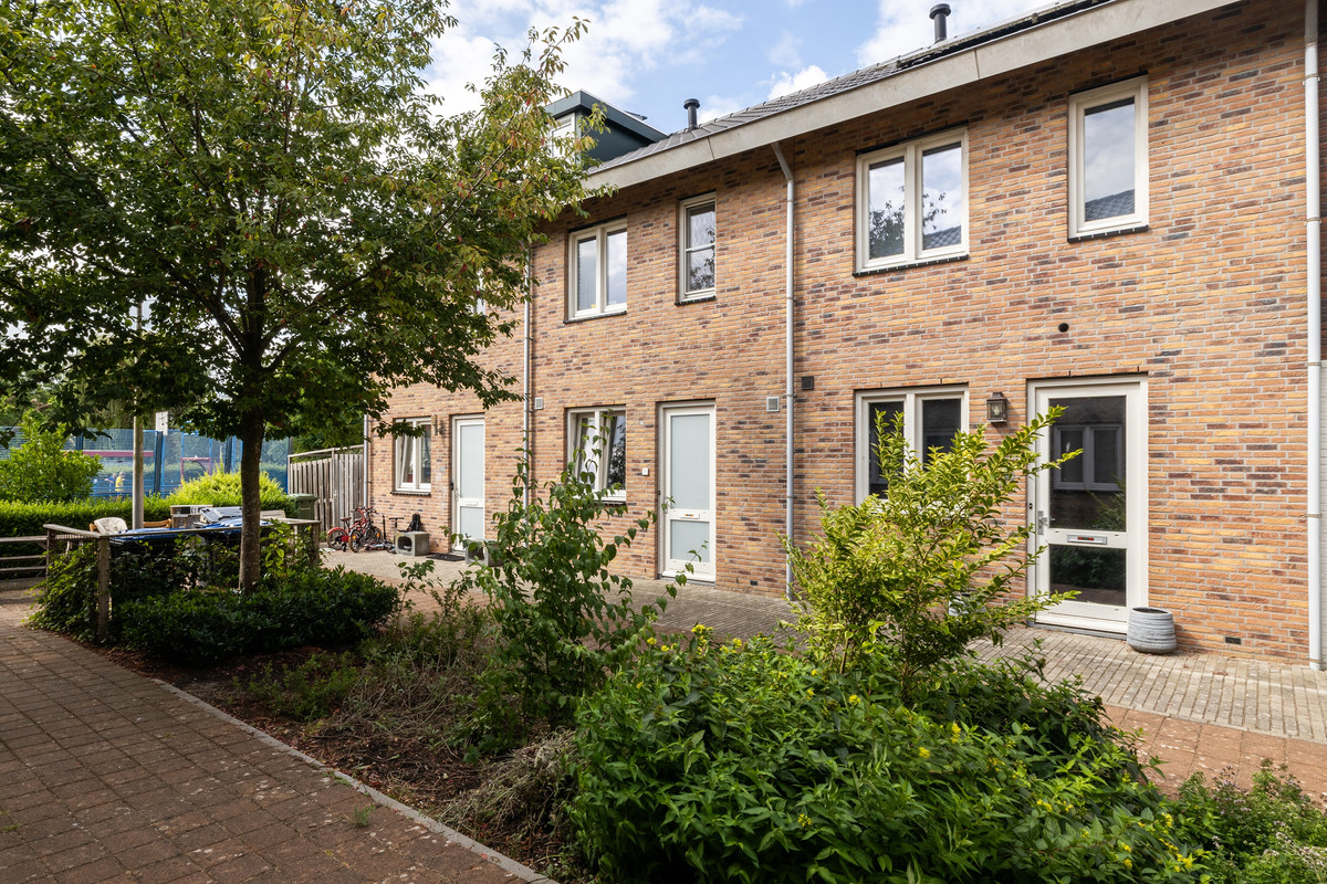 Tussenwoning te koop: Aan de Botersloot 4, Ammerstol