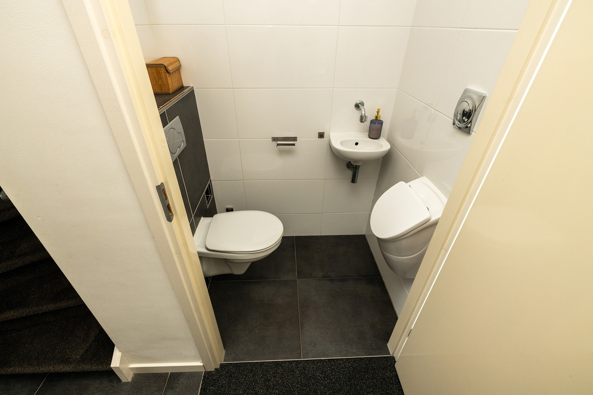 Tussenwoning te koop: Aan de Botersloot 4, Ammerstol