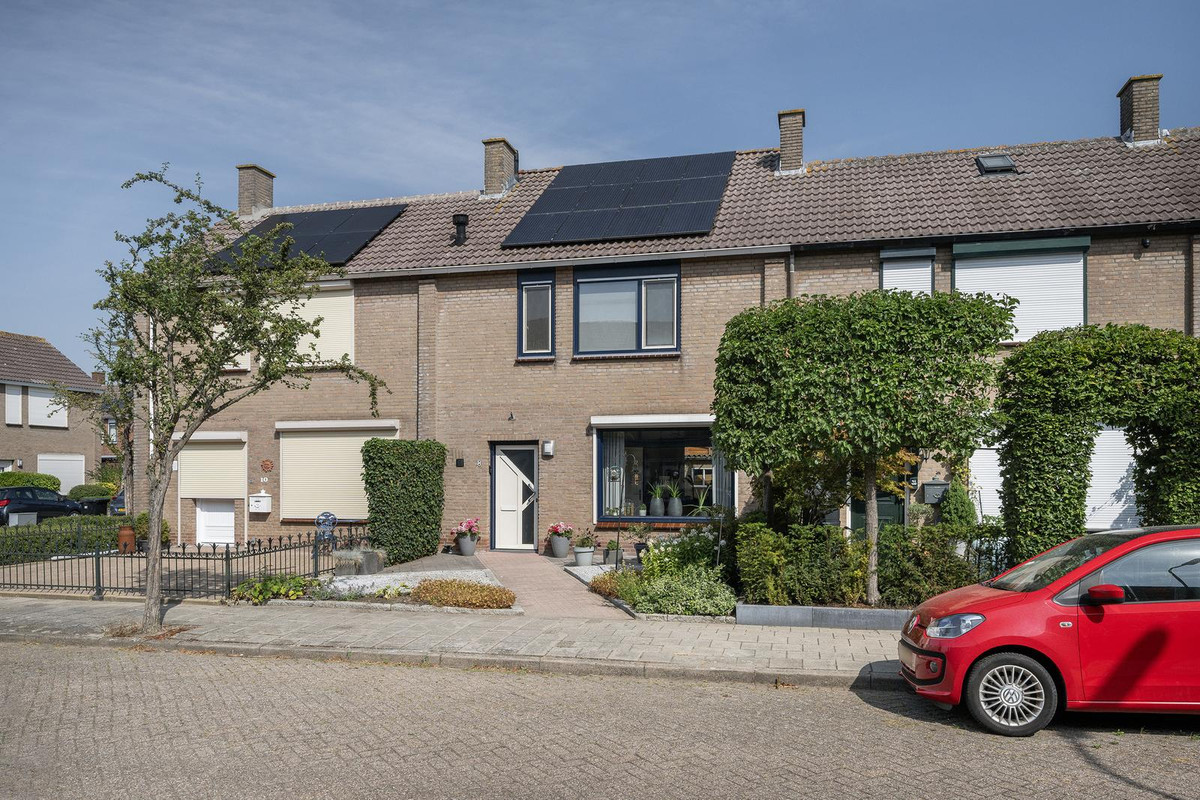 Tussenwoning te koop: Abraham Crijnssenstraat 8, Tholen