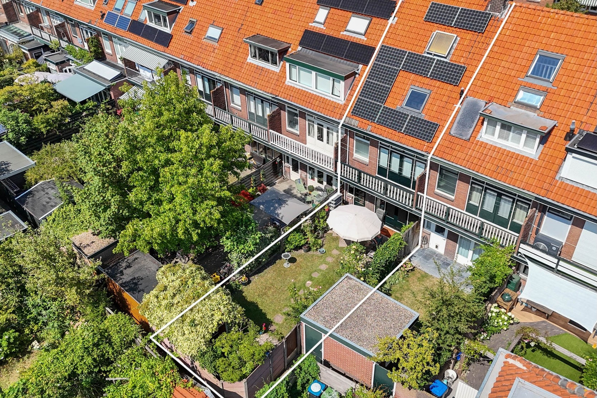 Tussenwoning te koop: Zeemanlaan 31, Leiden