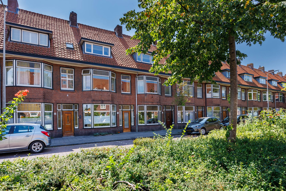 Tussenwoning te koop: Zeemanlaan 31, Leiden