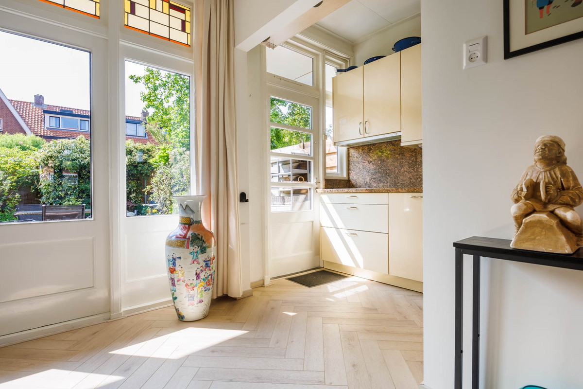Tussenwoning te koop: Zeemanlaan 31, Leiden
