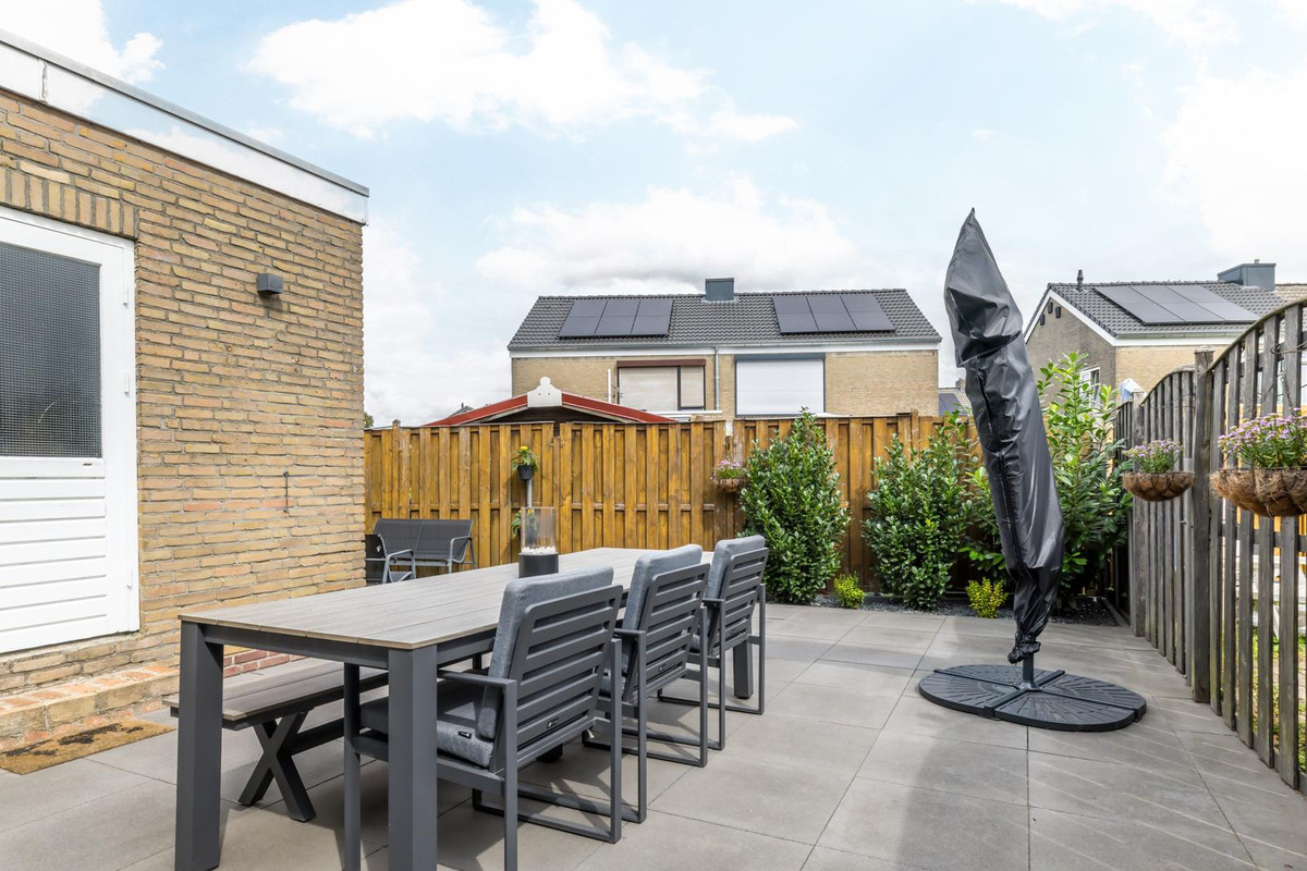 Hoekwoning te koop: Bernhardstraat 1, Puth