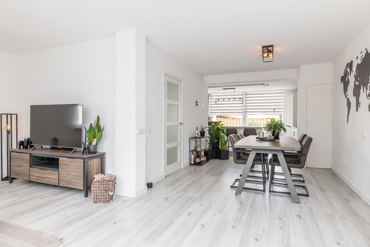 Hoekwoning te koop: Bernhardstraat 1, Puth