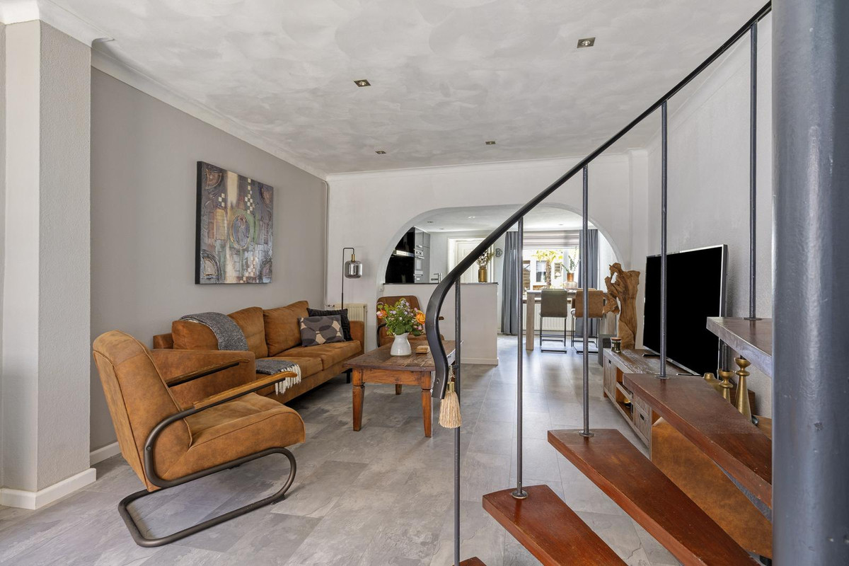 Tussenwoning te koop: Bloemfonteinstraat 14, Tilburg