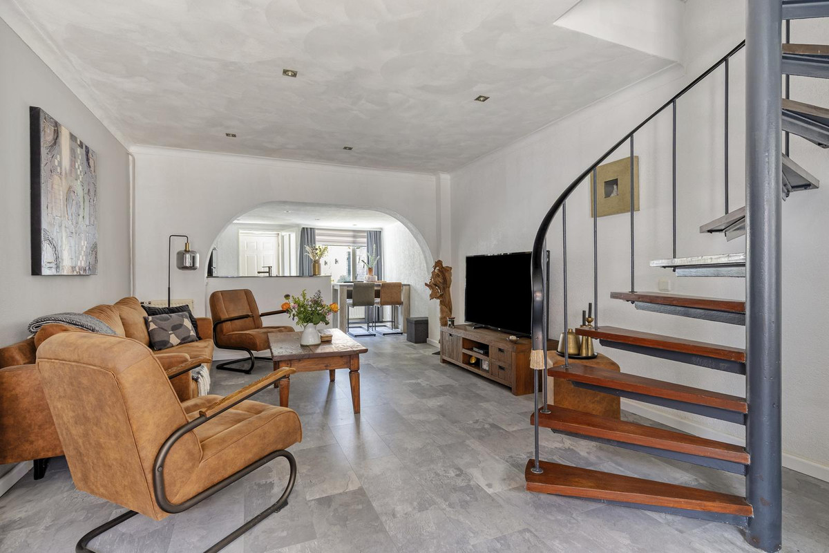 Tussenwoning te koop: Bloemfonteinstraat 14, Tilburg