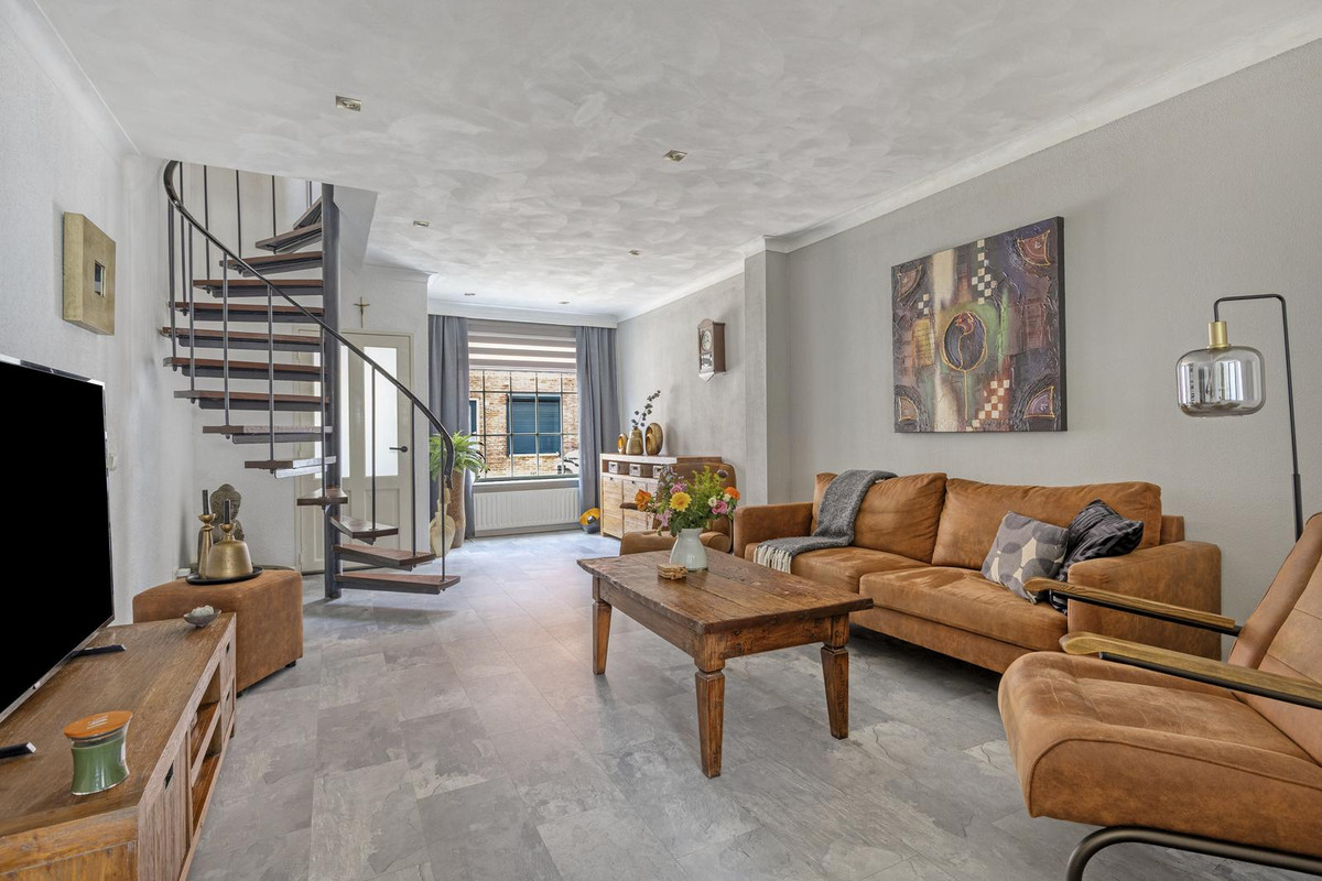 Tussenwoning te koop: Bloemfonteinstraat 14, Tilburg