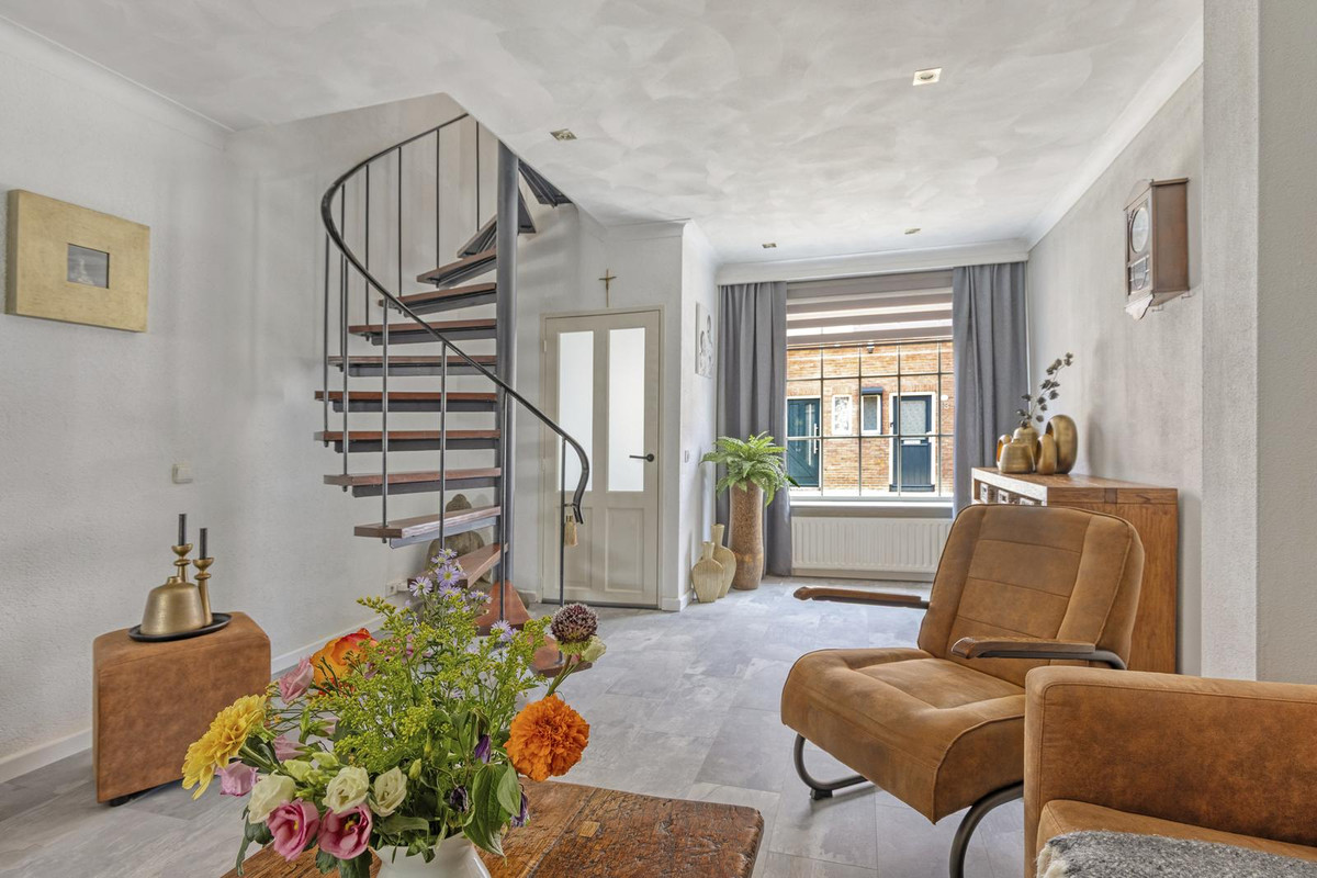 Tussenwoning te koop: Bloemfonteinstraat 14, Tilburg