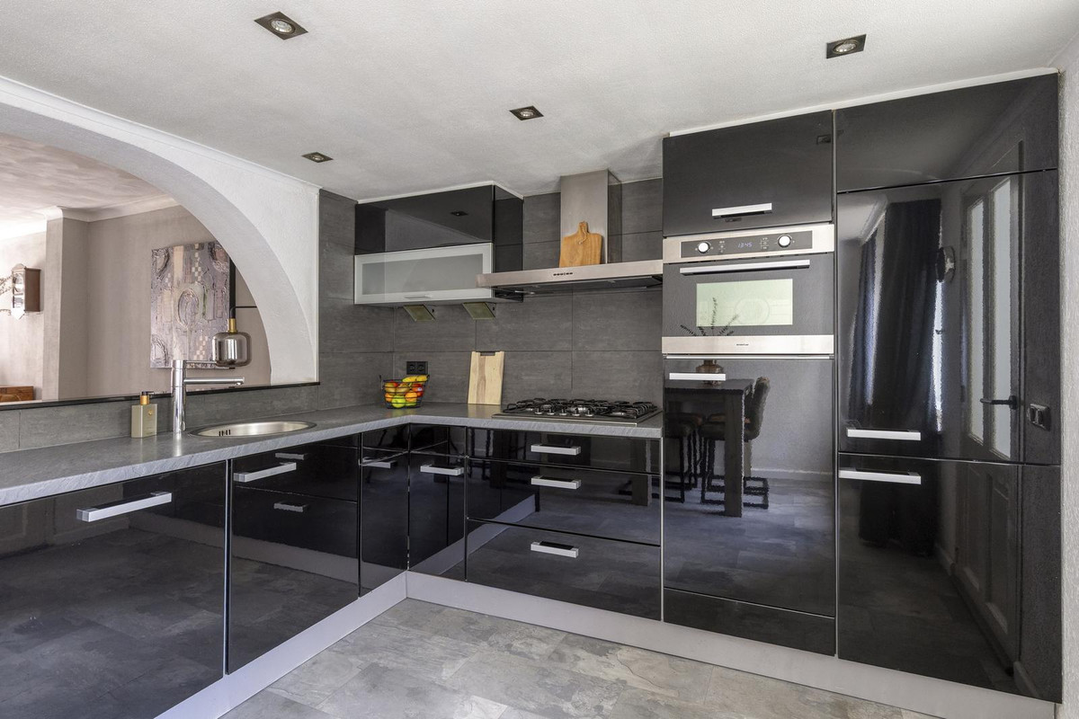 Tussenwoning te koop: Bloemfonteinstraat 14, Tilburg