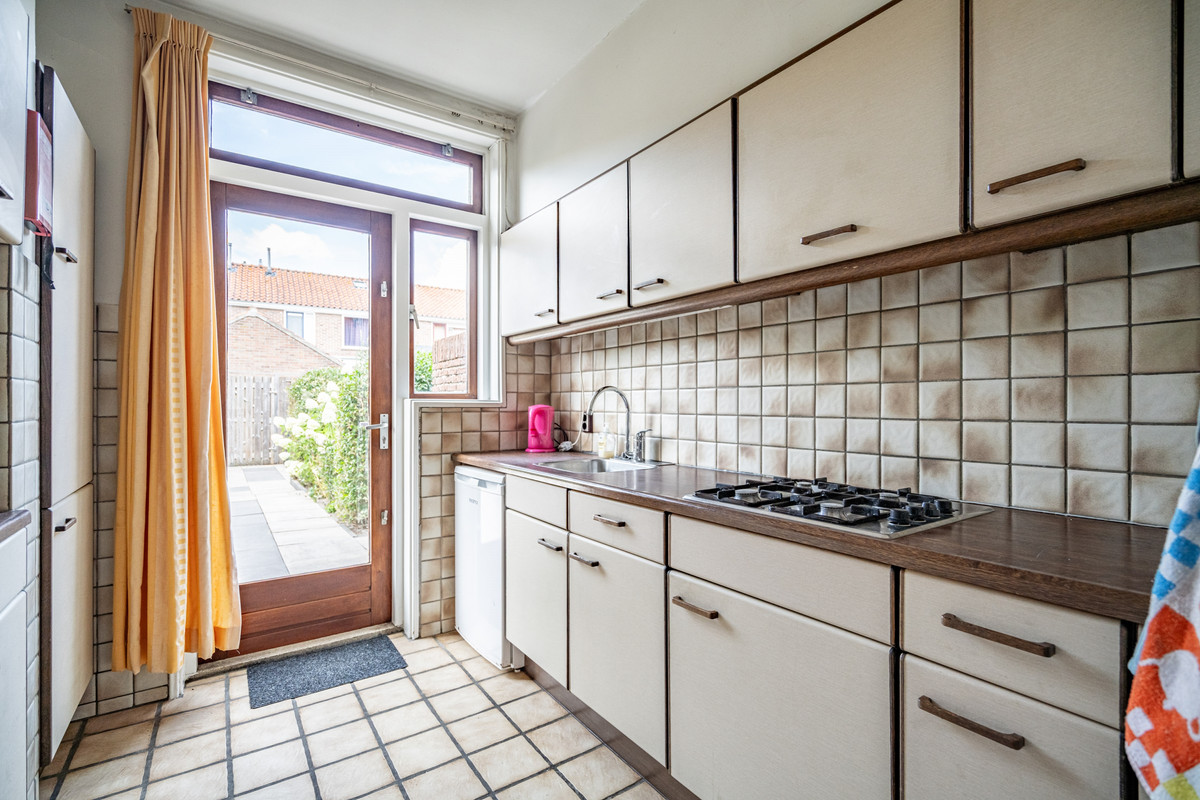 Tussenwoning te koop: Kanaalweg 33, Leiden