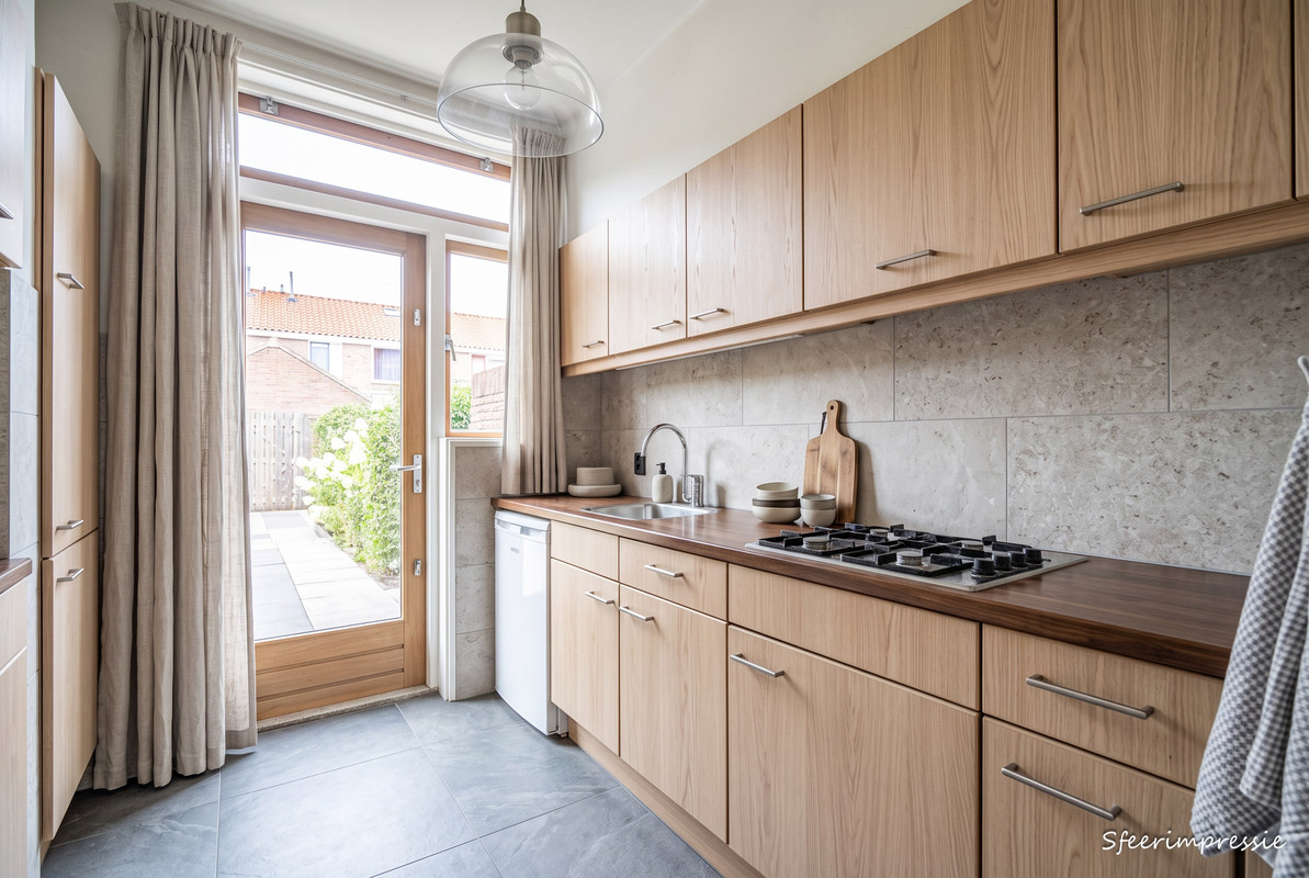 Tussenwoning te koop: Kanaalweg 33, Leiden