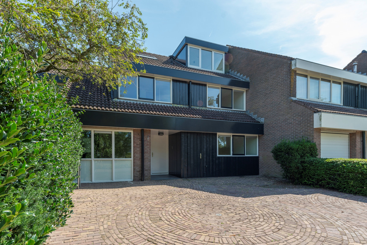Tussenwoning te koop: Hoofdgracht 57, Naarden