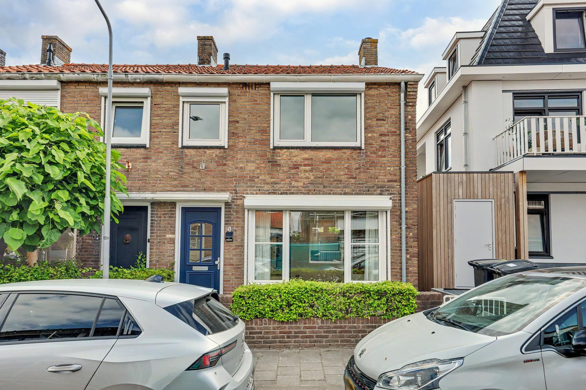 Twee-onder-één-kap te koop: Beatrixstraat 1, Yerseke