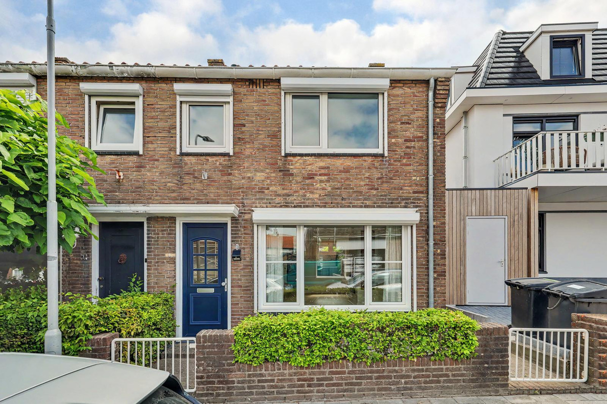 Twee-onder-één-kap te koop: Beatrixstraat 1, Yerseke