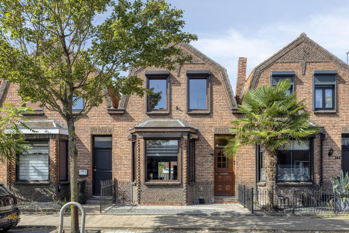 Tussenwoning te koop: Axelsestraat 145, Terneuzen