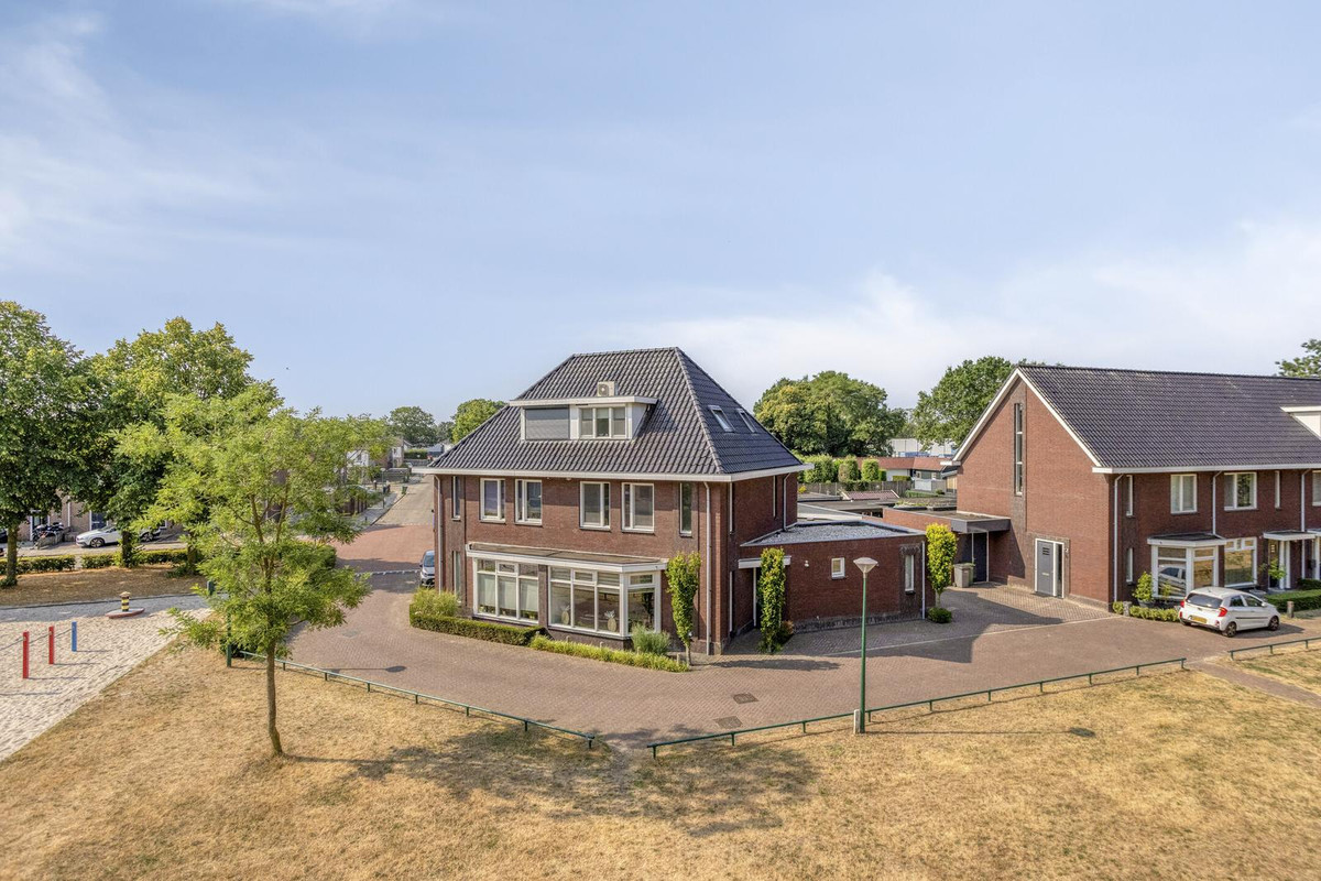 Twee-onder-één-kap te koop: Herman Broodstraat 3, Heesch