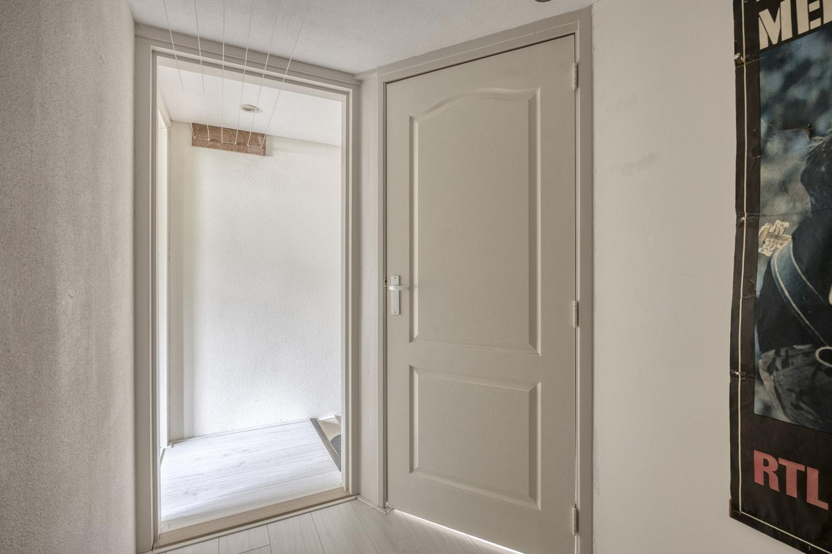 Twee-onder-één-kap te koop: Bloemstraat 12, Dordrecht