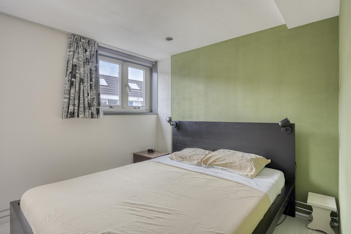 Twee-onder-één-kap te koop: Bloemstraat 12, Dordrecht