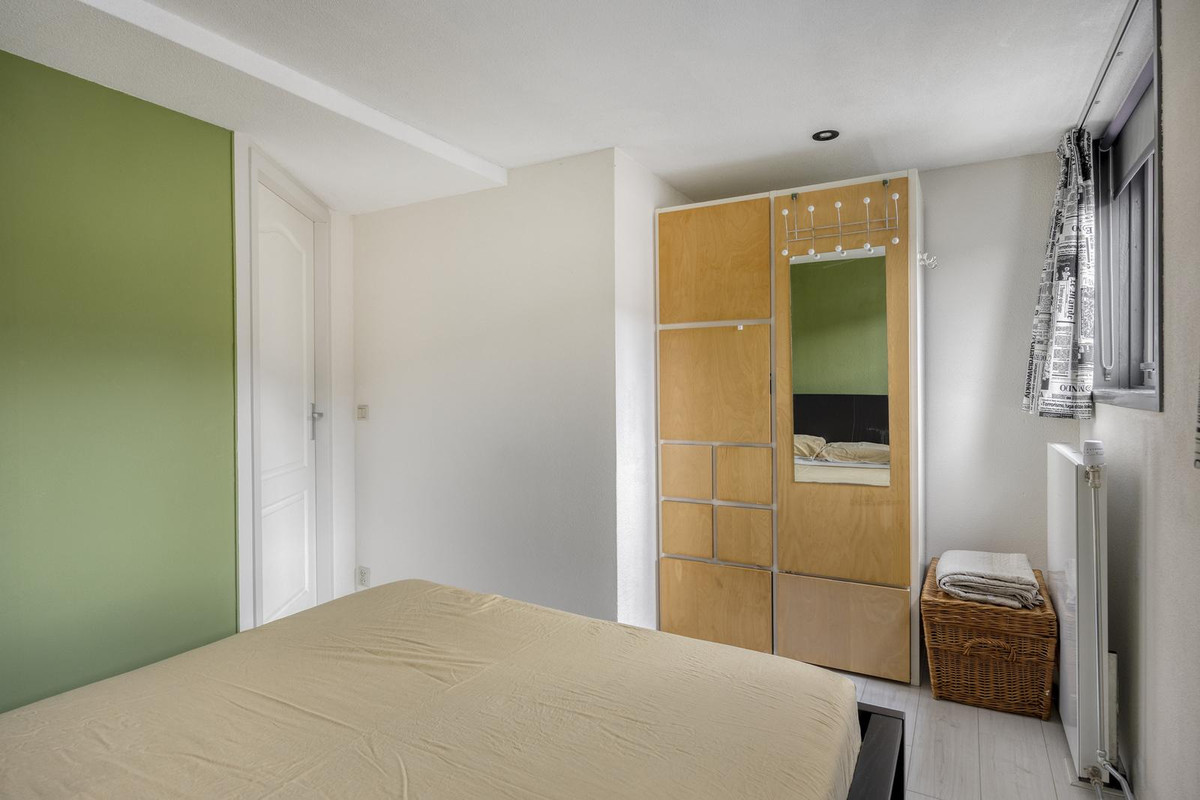 Twee-onder-één-kap te koop: Bloemstraat 12, Dordrecht