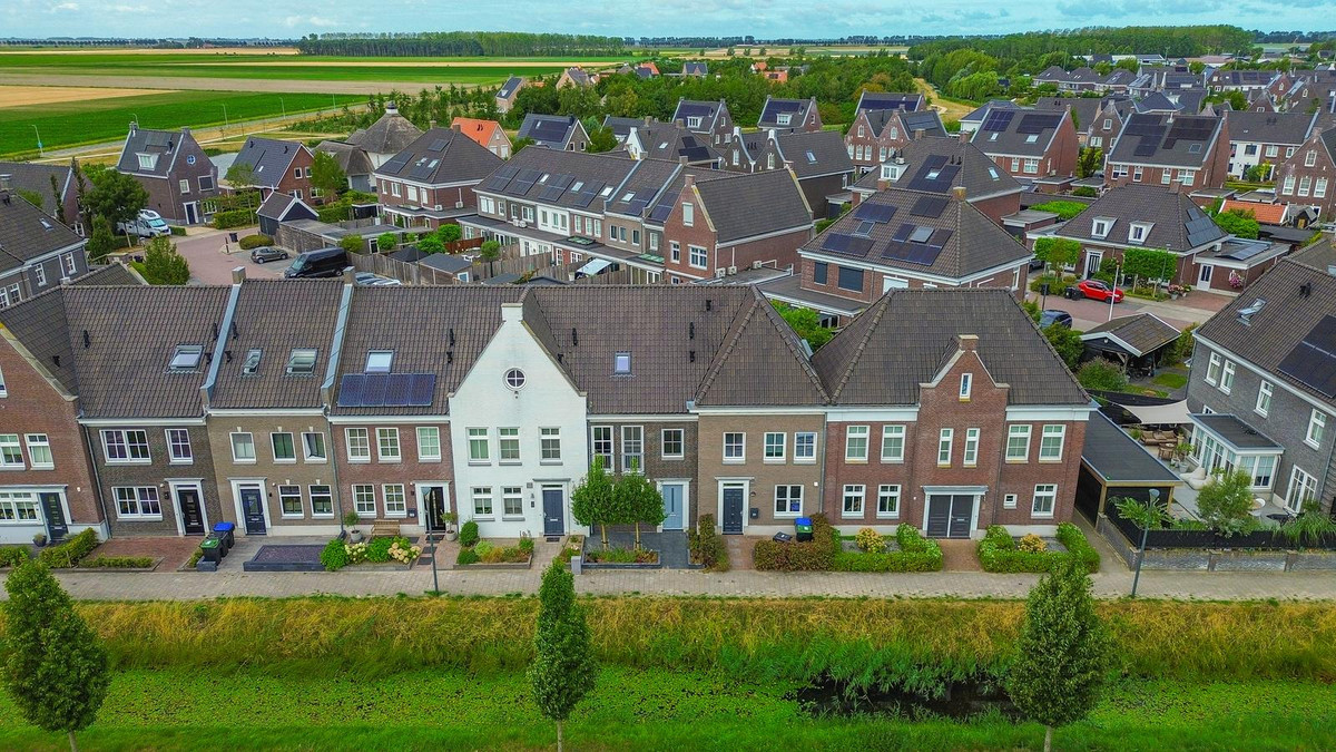 Tussenwoning te koop: Honingeter 26, Dirksland