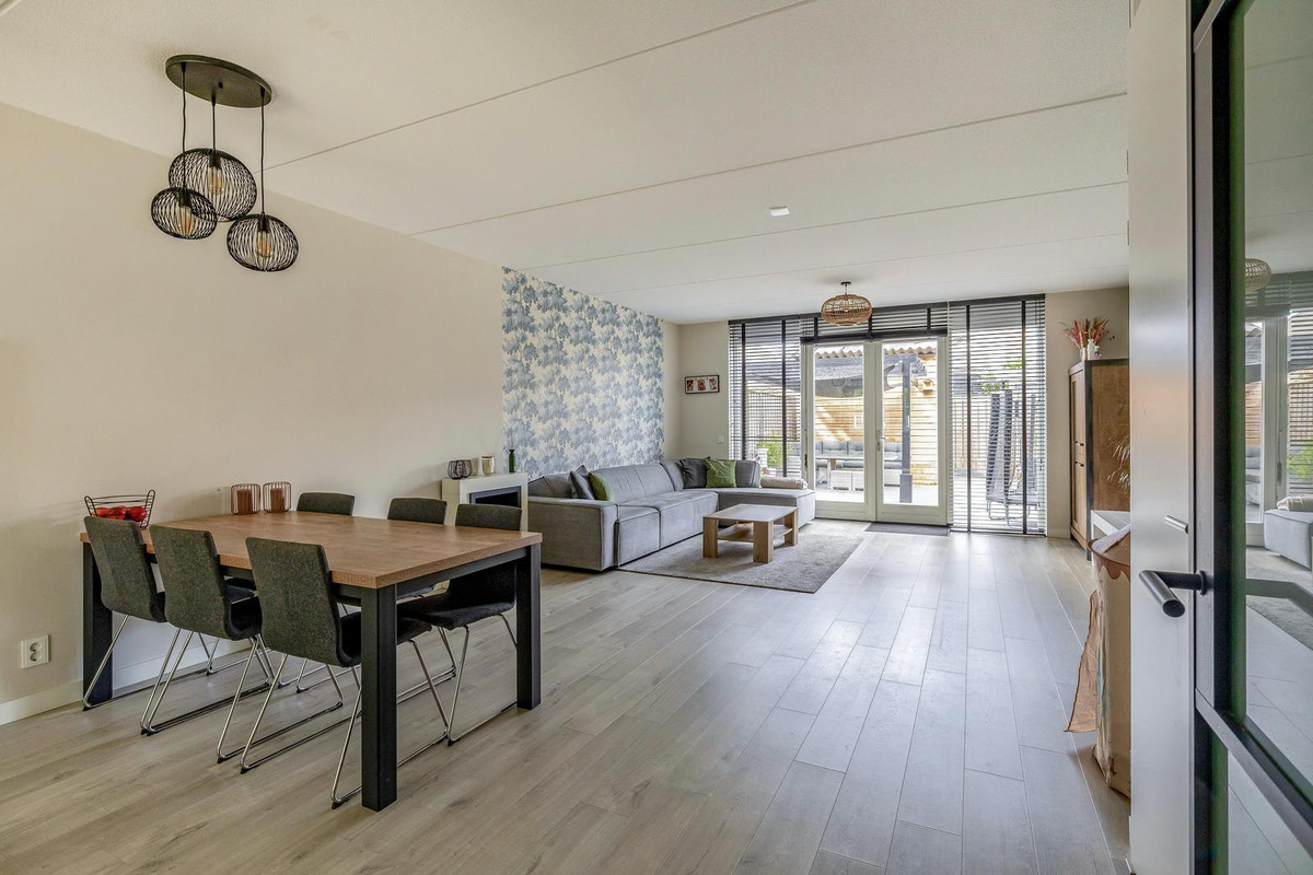 Tussenwoning te koop: Honingeter 26, Dirksland