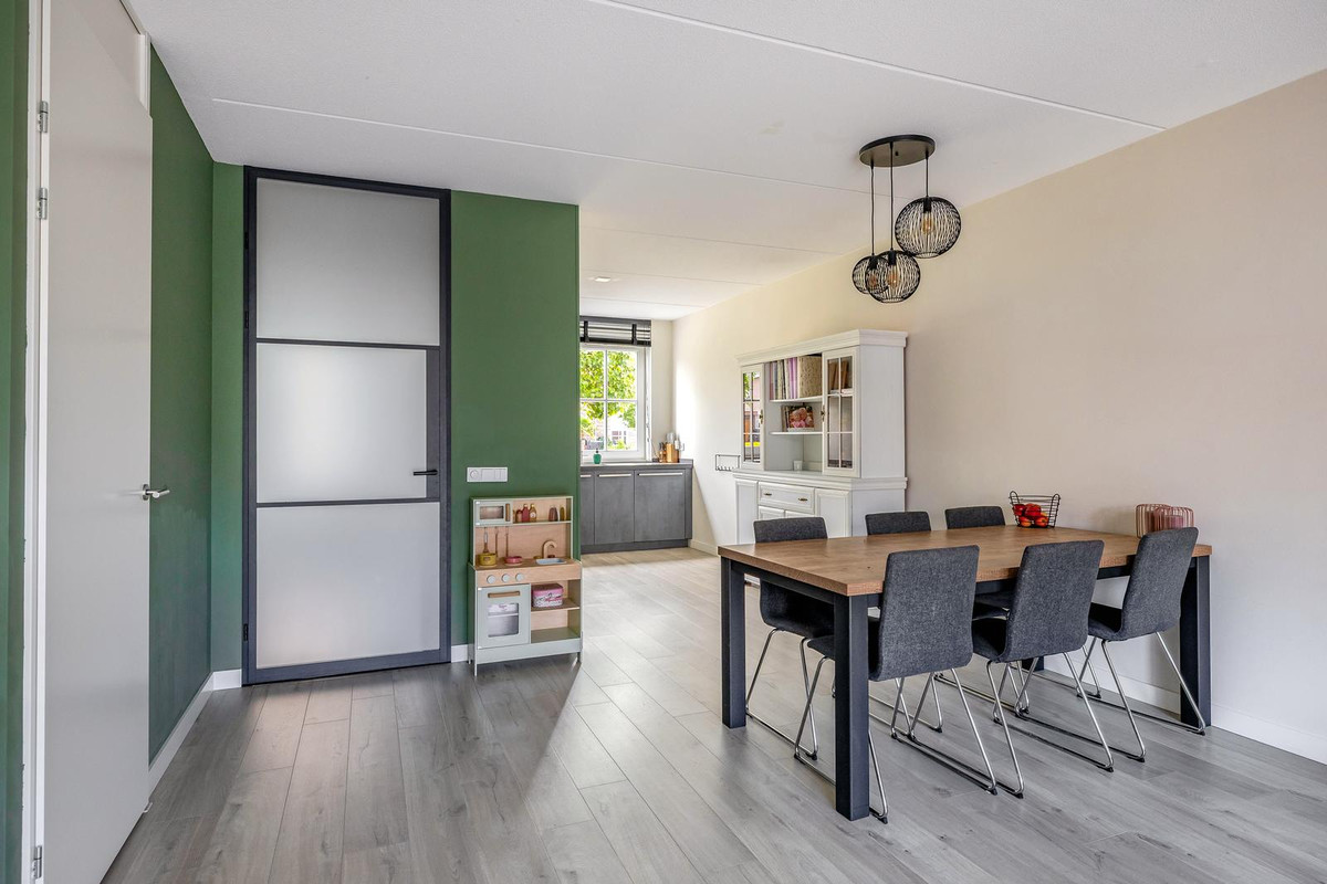 Tussenwoning te koop: Honingeter 26, Dirksland