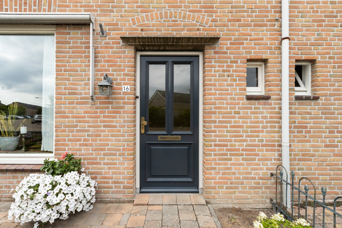 Tussenwoning te koop: Mauritsweg 16, Klundert