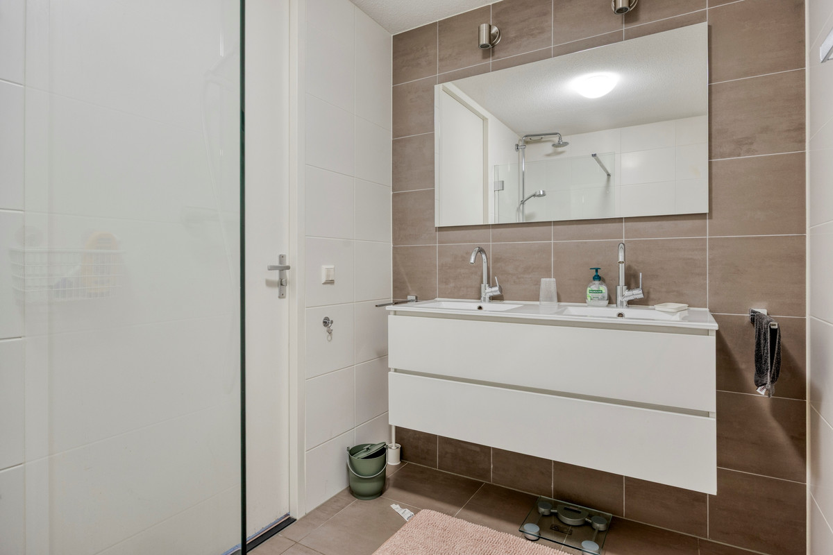 Appartement te huur: Kruisplein 738, Rotterdam