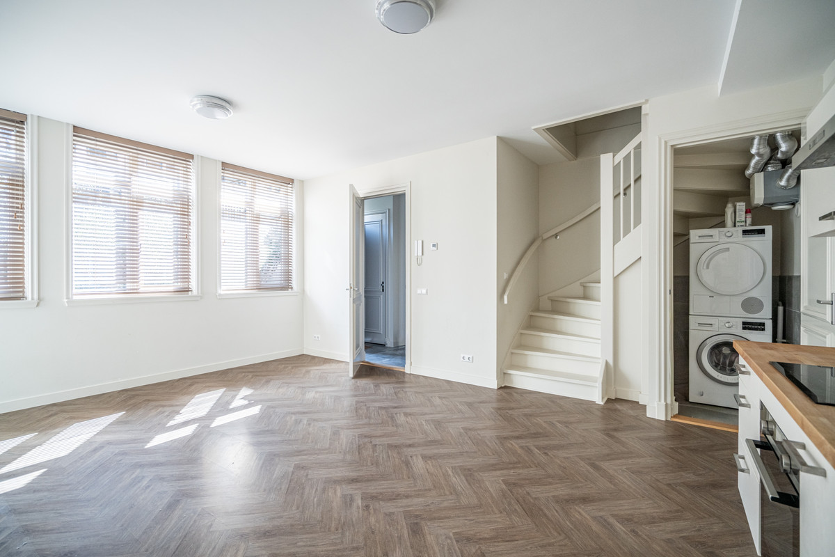 Tussenwoning te koop: Middelstegracht 147, Leiden