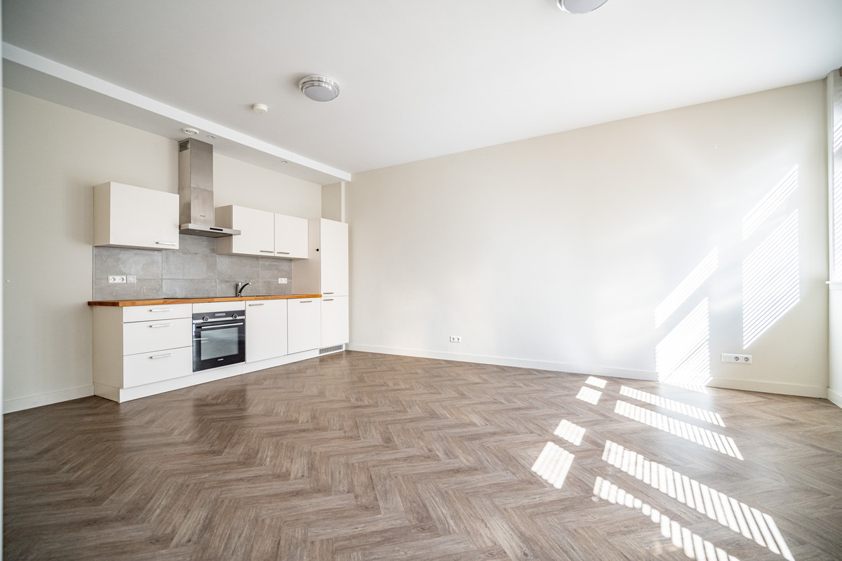 Tussenwoning te koop: Middelstegracht 147, Leiden