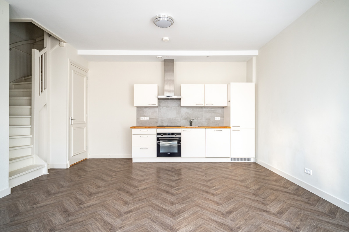 Tussenwoning te koop: Middelstegracht 147, Leiden
