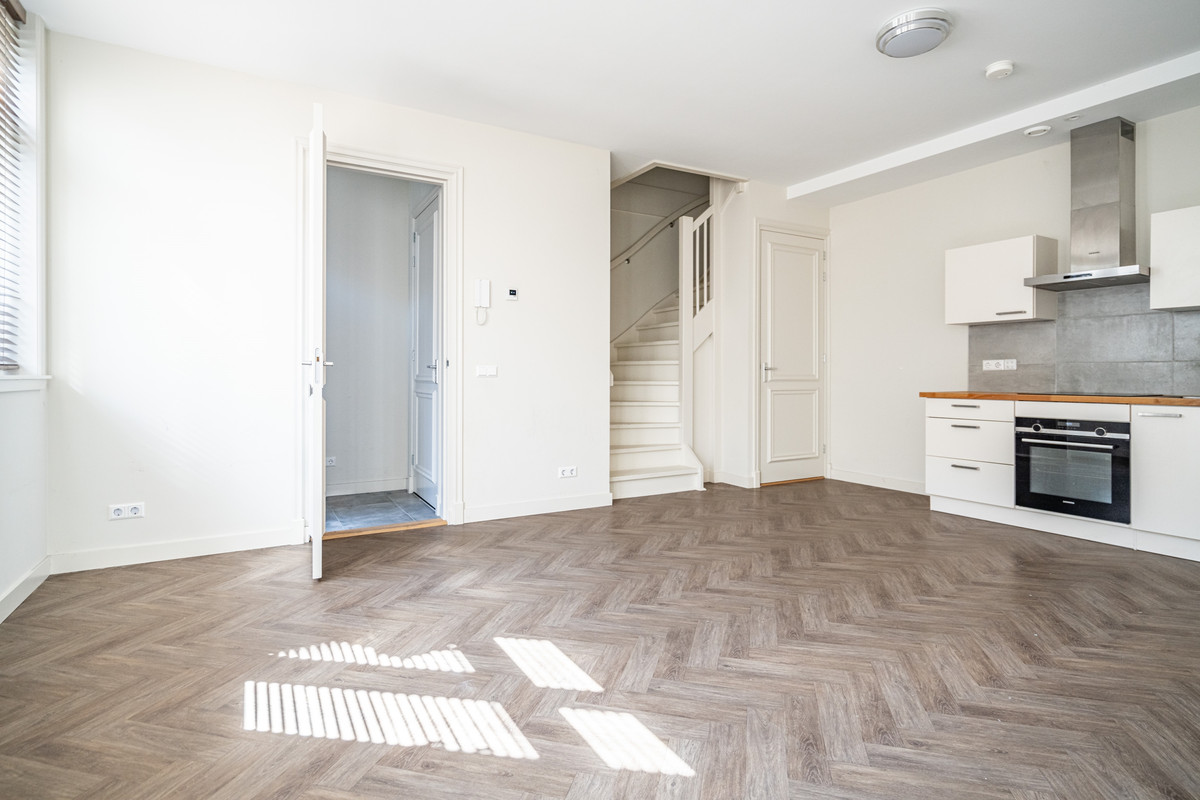 Tussenwoning te koop: Middelstegracht 147, Leiden