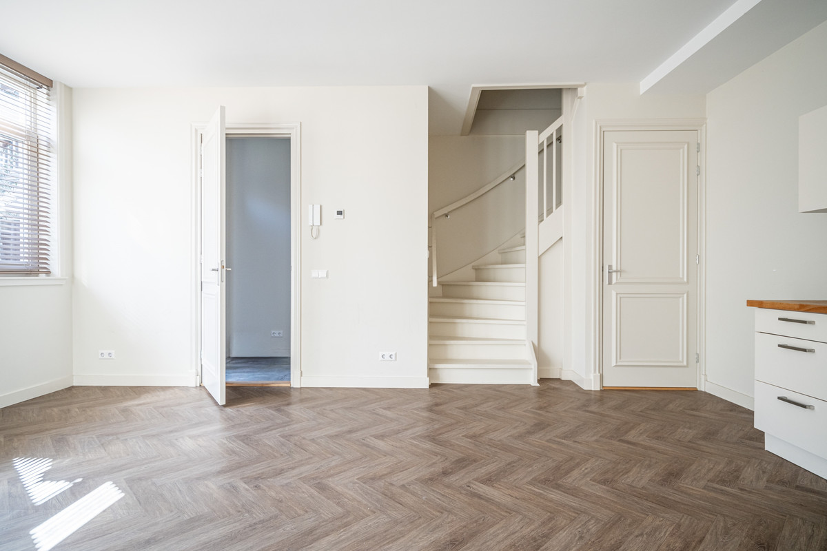 Tussenwoning te koop: Middelstegracht 147, Leiden