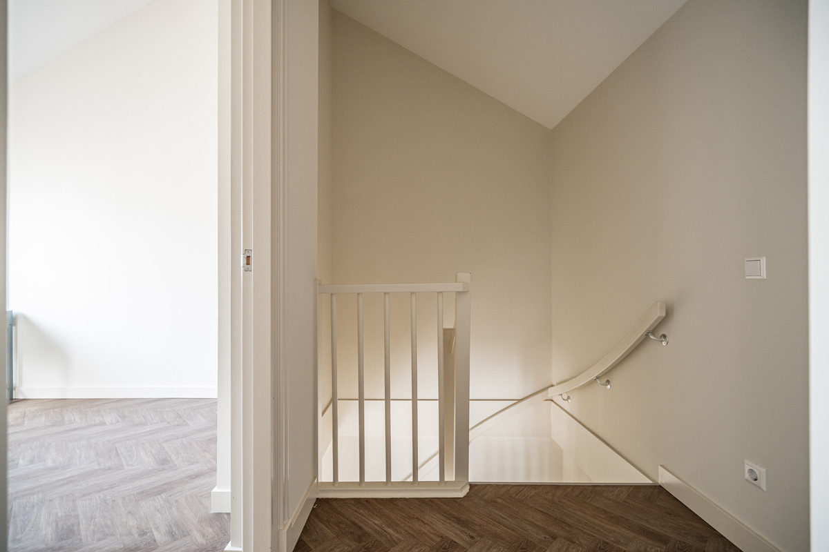 Tussenwoning te koop: Middelstegracht 147, Leiden