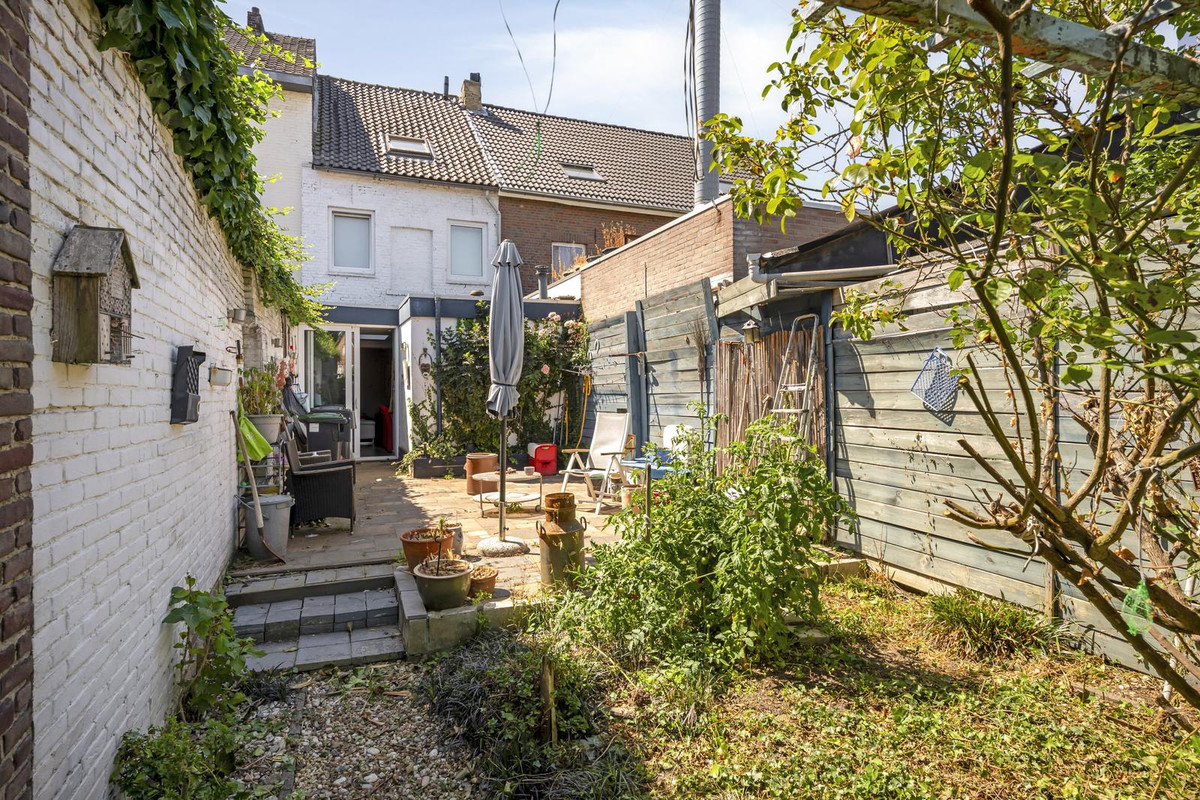 Tussenwoning te koop: Rijksweg Noord 83, Sittard