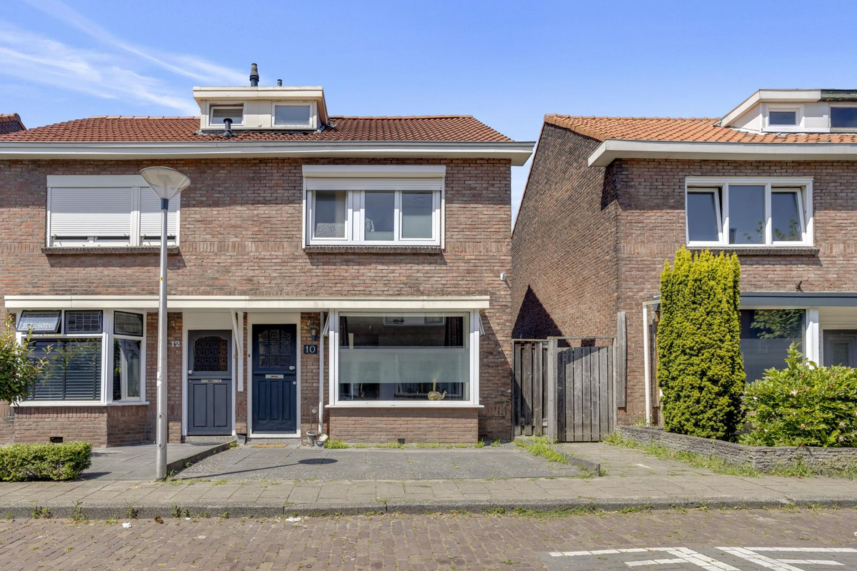 Twee-onder-één-kap te koop: Esdoornstraat 10, Enschede
