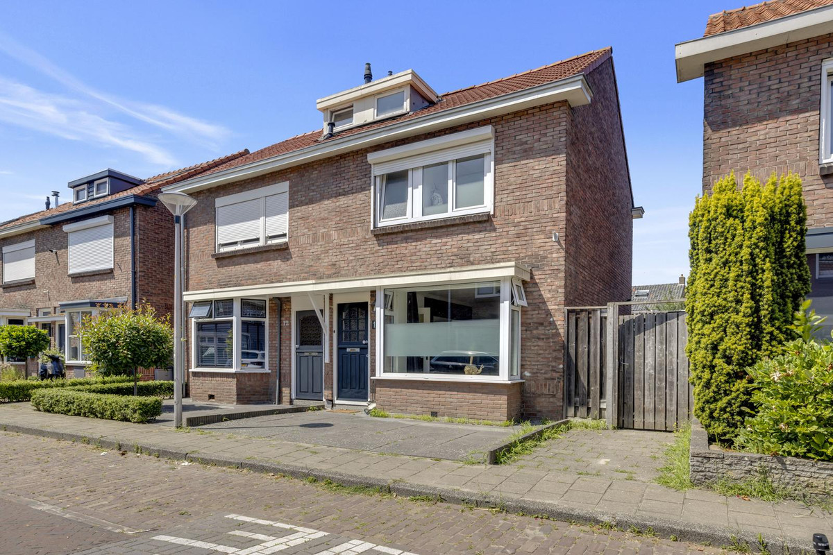 Twee-onder-één-kap te koop: Esdoornstraat 10, Enschede