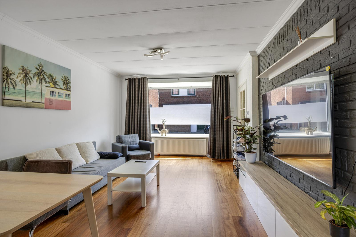 Twee-onder-één-kap te koop: Esdoornstraat 10, Enschede