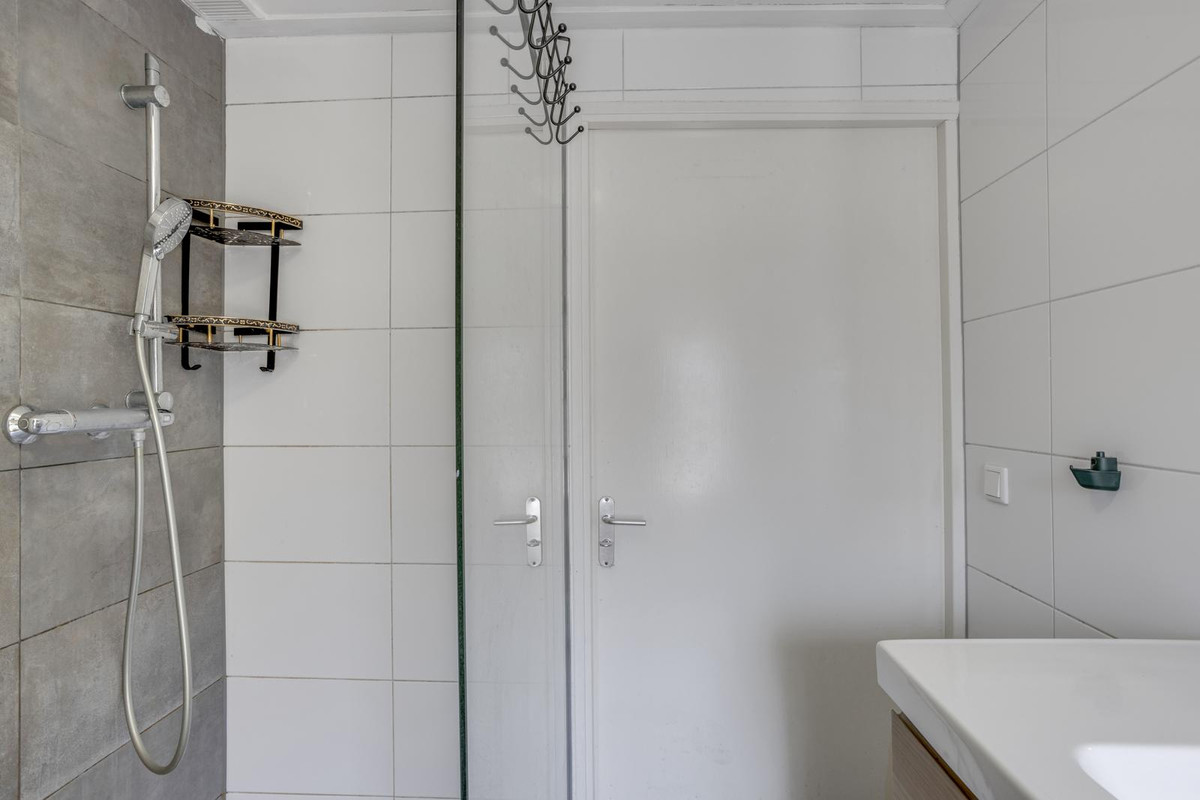 Twee-onder-één-kap te koop: Esdoornstraat 10, Enschede