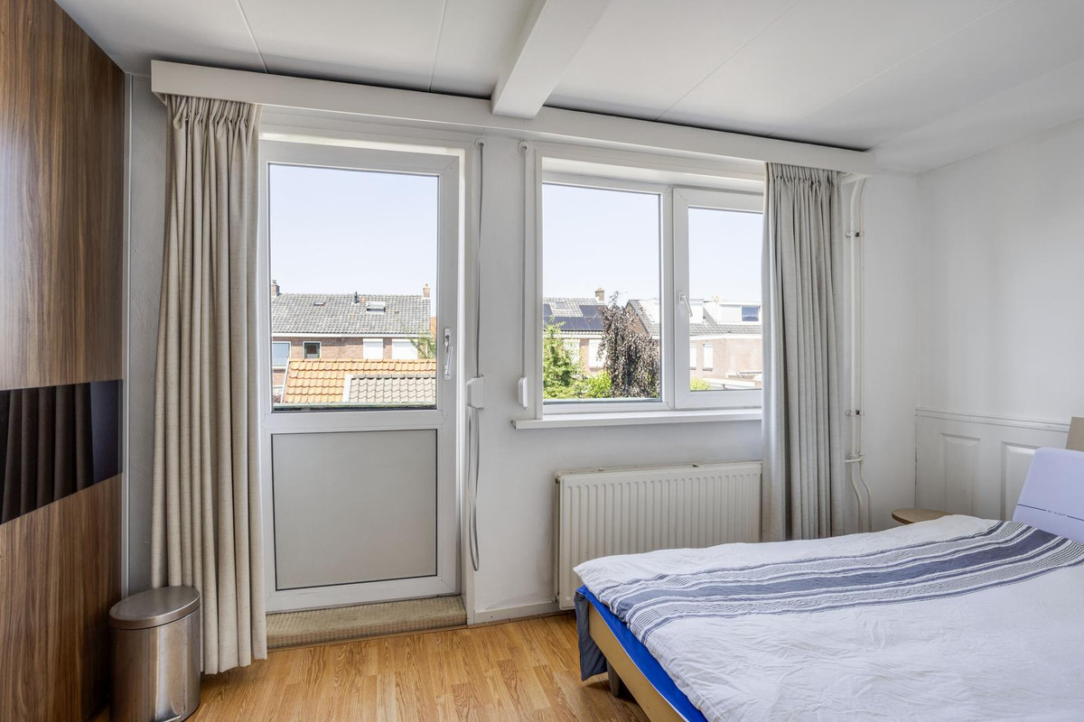Twee-onder-één-kap te koop: Esdoornstraat 10, Enschede